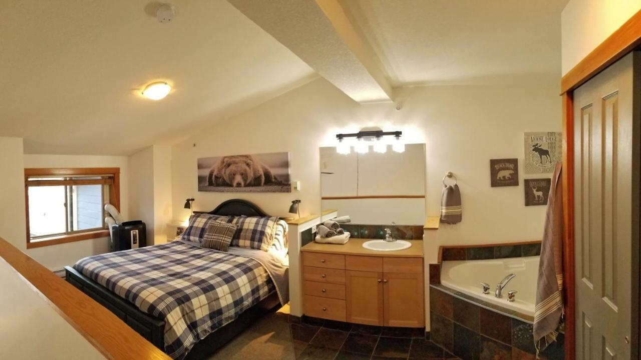 Downtown Loft, Mountain Views, Fireplace, Couple'S Retreat, Walker'S Paradise Canmore Zewnętrze zdjęcie