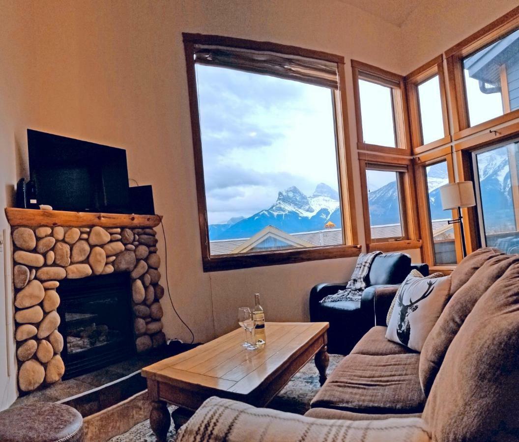 Downtown Loft, Mountain Views, Fireplace, Couple'S Retreat, Walker'S Paradise Canmore Zewnętrze zdjęcie